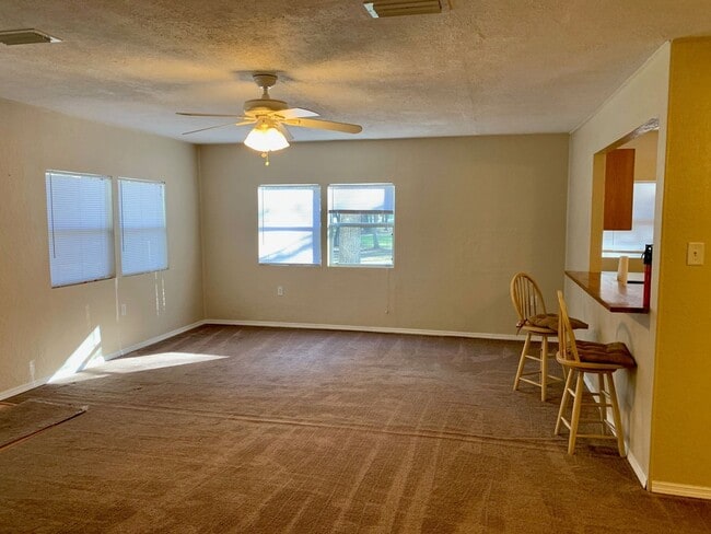 Building Photo - 2BR/1BA home available for rent on beautifully wooded lot in Vernon!