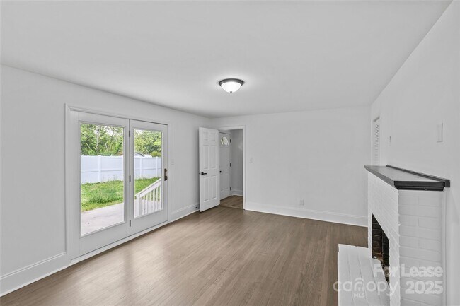 Building Photo - 1601 Gambia St