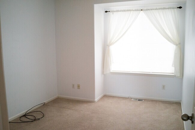 Building Photo - Evolve Real Estate: Available Immediately 3 Bedroom on a Huge Lot Facing Open Space! No Pets.