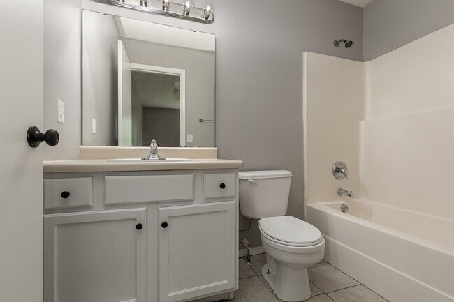 Building Photo - REMODELED 3 Bedroom | 2 Bathroom | 2 Car G...
