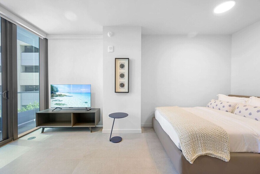 Building Photo - 121 NE 5th St