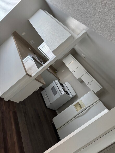 Building Photo - 1935 Linden W St