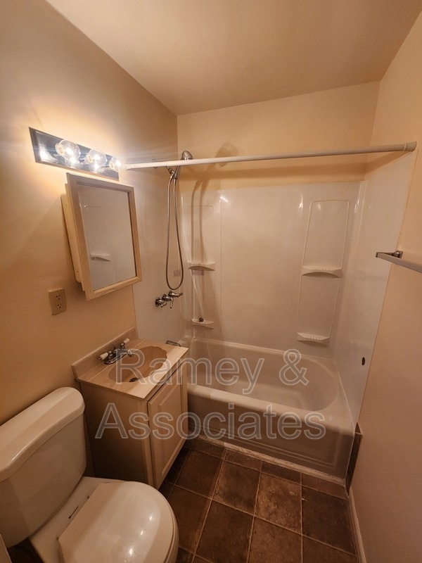 Building Photo - 1108 Hathaway Ave