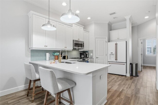 Building Photo - 3162 Moorings Dr S