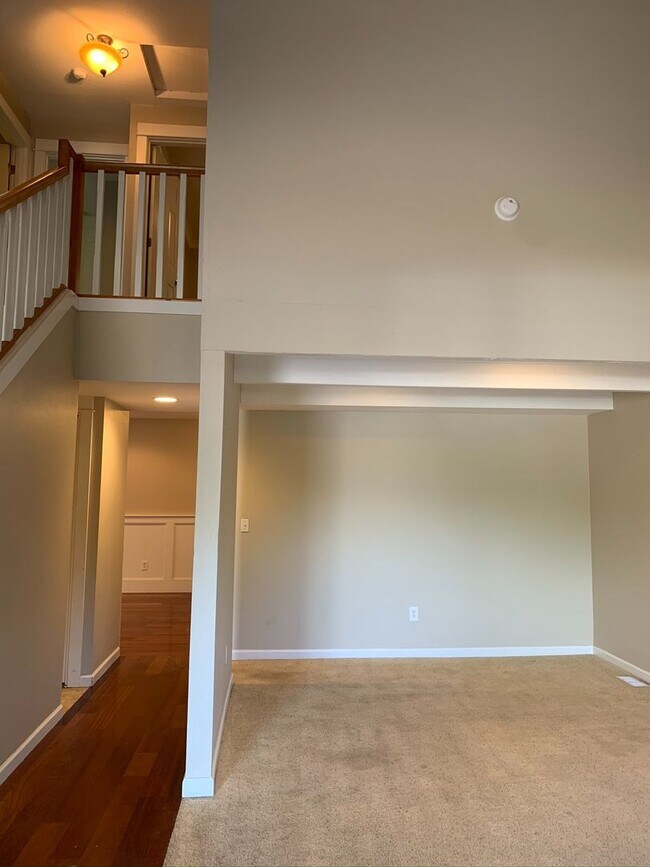 Building Photo - Large Four Bedroom House in Newberg