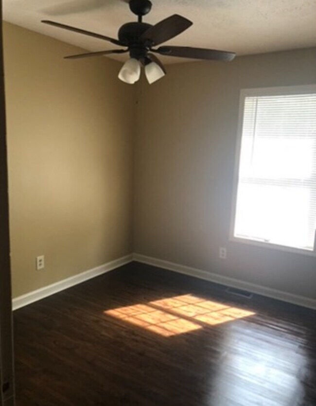 Building Photo - 8547 Westchester Dr