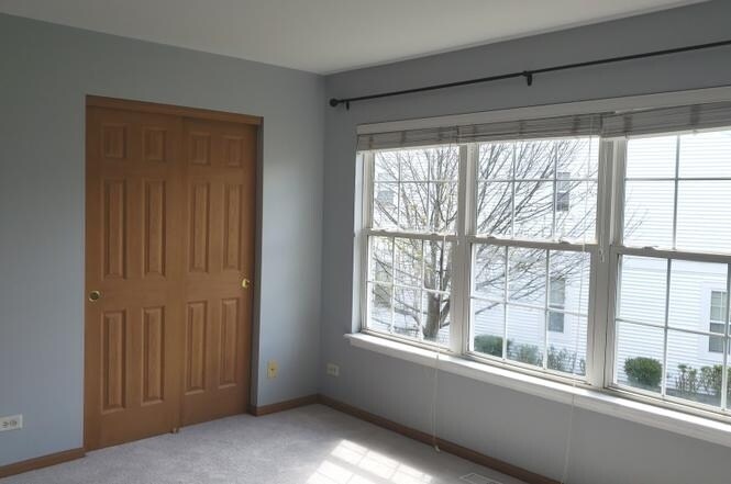Building Photo - 2410 Oneida Ln