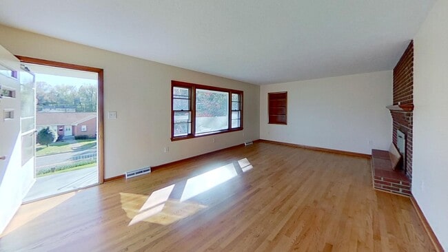 Building Photo - 315 W Main St