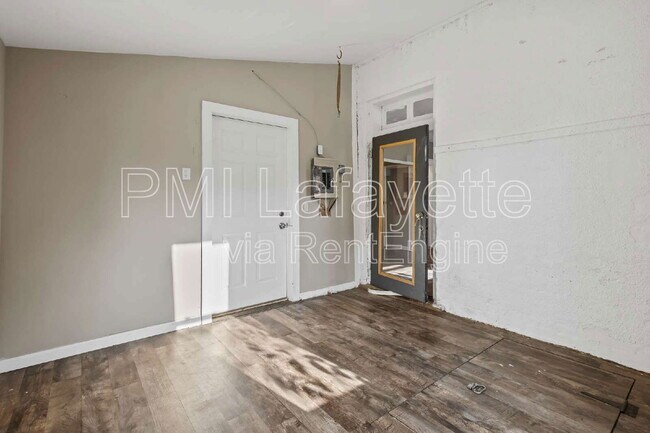 Building Photo - 306 E Monroe St