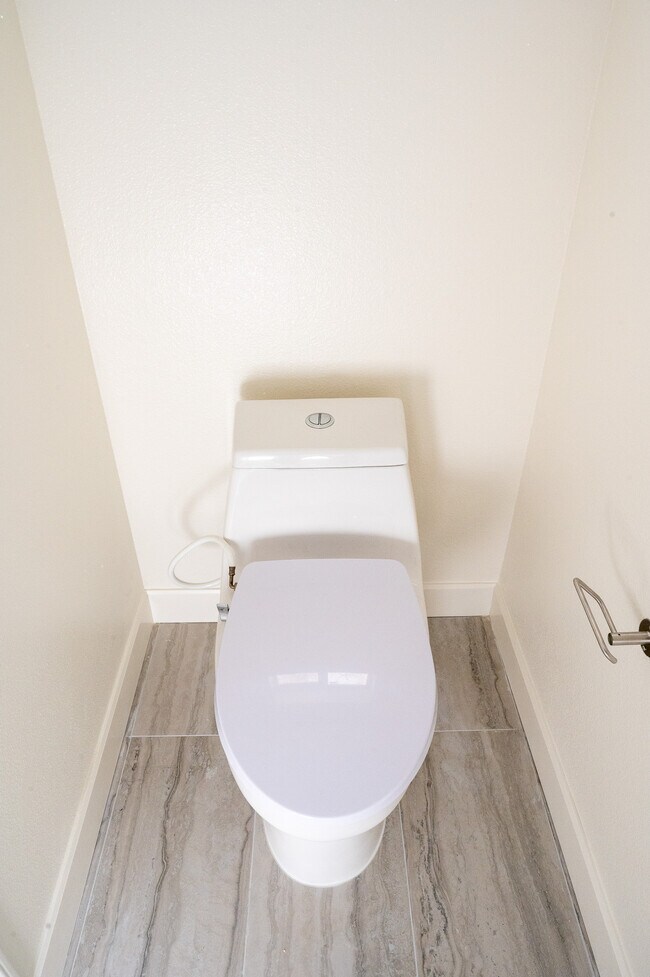 Building Photo - 15747 Roan Rd