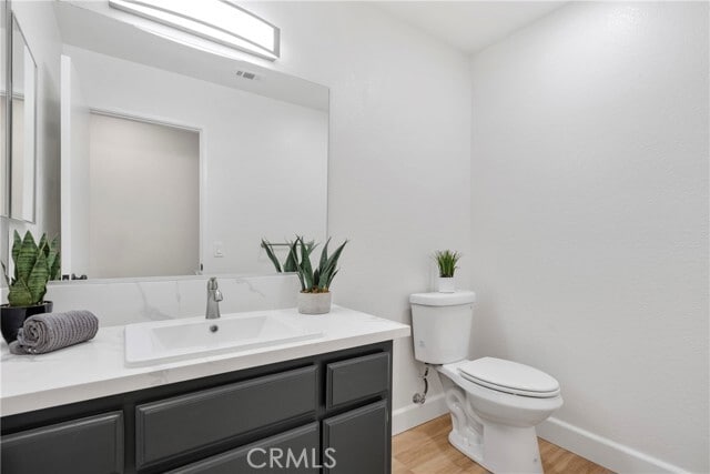 Building Photo - 700 W 2nd St