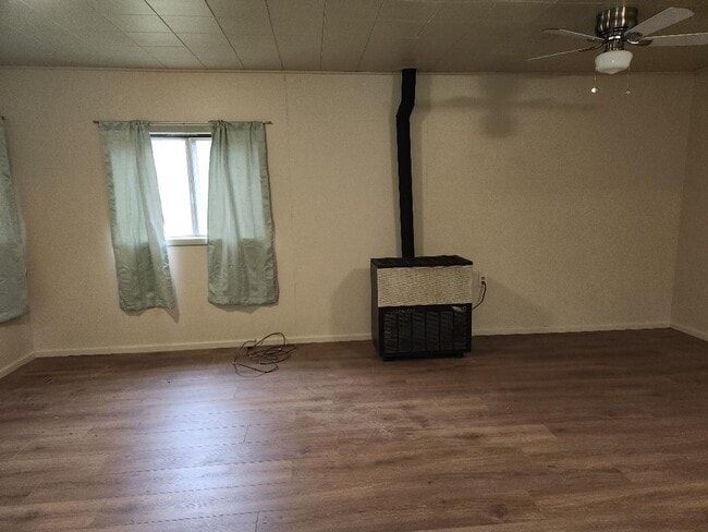 Building Photo - 2 bedroom 1 bath home