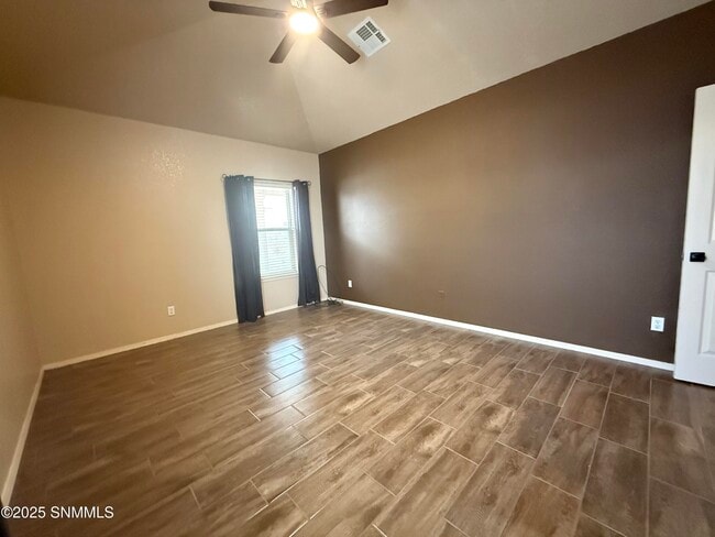 Building Photo - 2562 Scenic Crest Loop