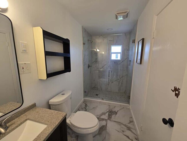 Building Photo - Beautiful Fort Pierce Home – Great Locatio...