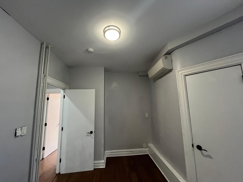 Building Photo - 87 Romaine Ave