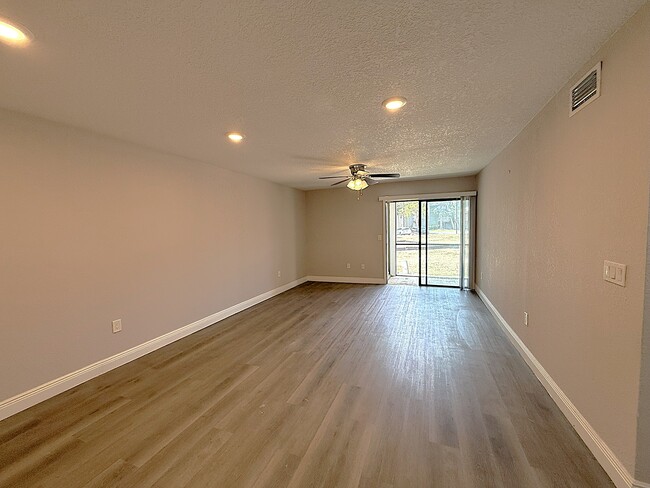 Building Photo - 157 Scottsdale Square