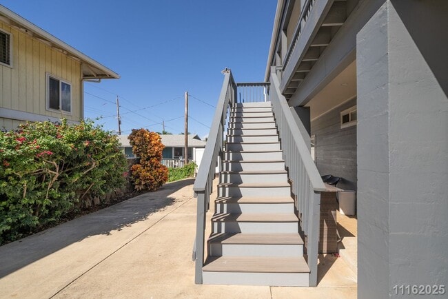 Building Photo - West Side Paradise – Updated 3-Bed, 2-Bath Upstairs Unit