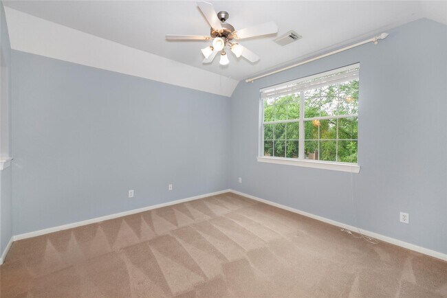 Building Photo - 15 Pawprint Pl