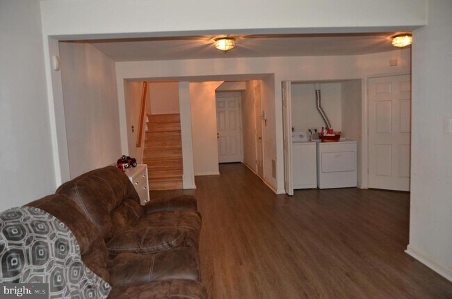 Building Photo - 43060 Francis Square