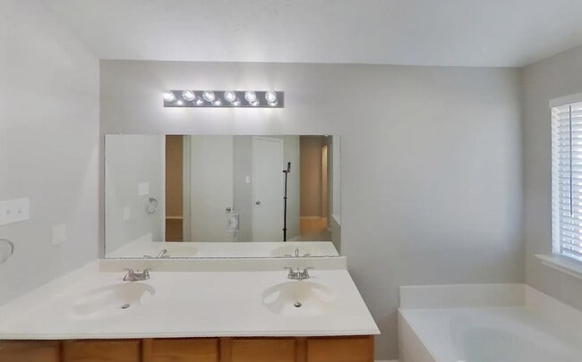 Building Photo - Comfortable Living, Beautiful Spaces — 3-Bedroom Home