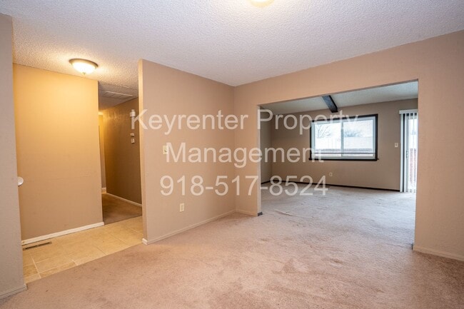 Building Photo - Gorgeous 3 Bed / 2 Bath! Coming soon!