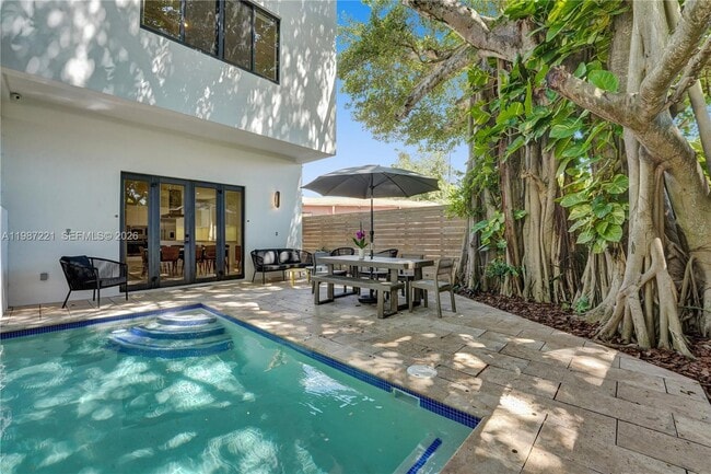 Building Photo - 3465 SW 3rd Ave