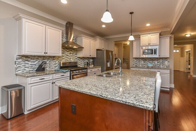 Building Photo - **LIKE NEW EXECUTIVE HOME IN PRESTIGIOUS H...