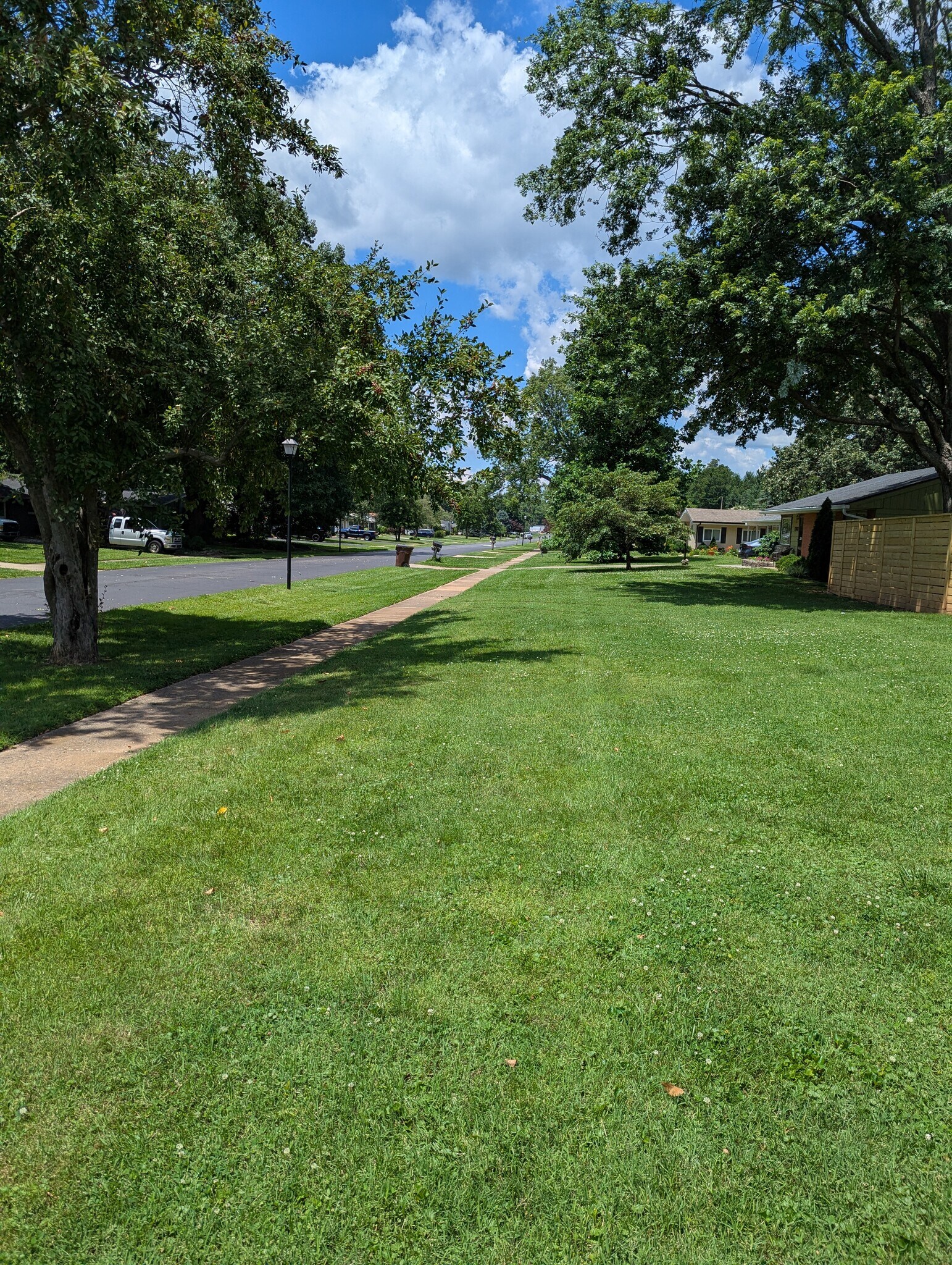 Building Photo - 1701 Brentmoor Ln