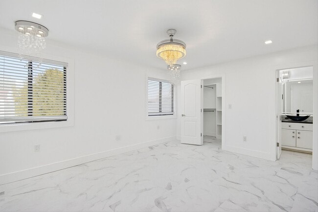 Building Photo - $200 RENT CREDIT | MOVE-IN READY!