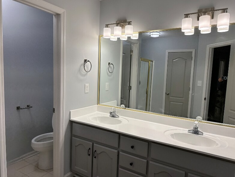 Building Photo - 100 Patra Dr