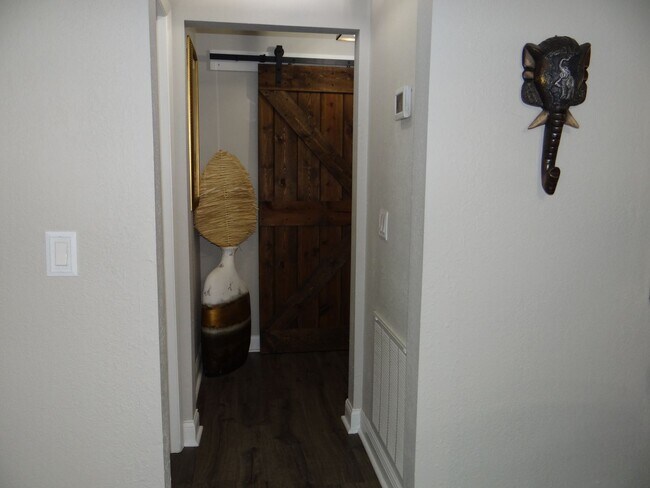 Building Photo - Charming 3-Bed, 2-Bath Pool Home in Desirable Winter Springs