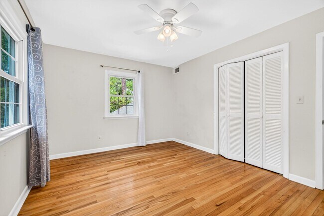 Building Photo - 117 Pine Grove Ave