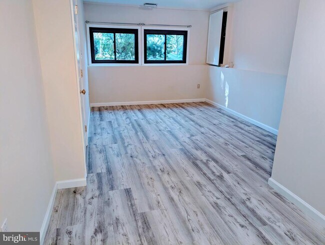 Building Photo - 8856 Youngsea Pl