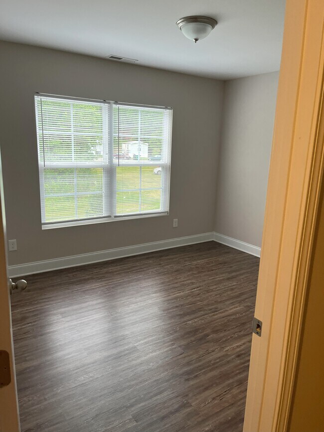 Building Photo - New Units Hillsboro