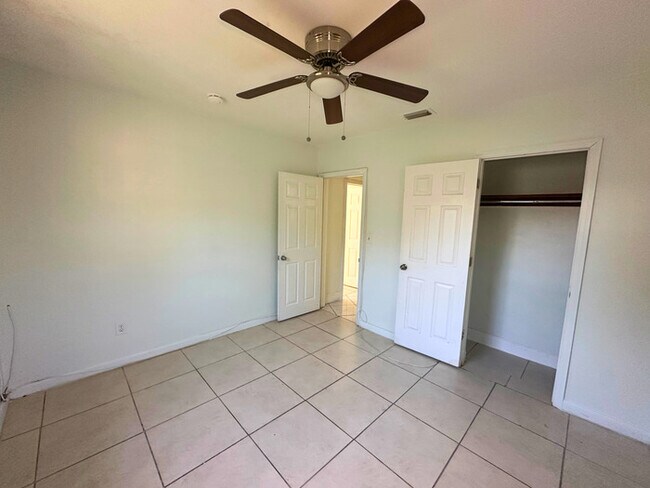 Building Photo - A charming home features 3 spacious bedroo...