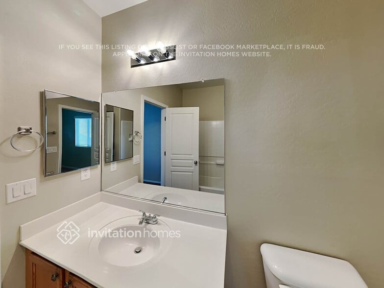 Building Photo - 236 S Travis
