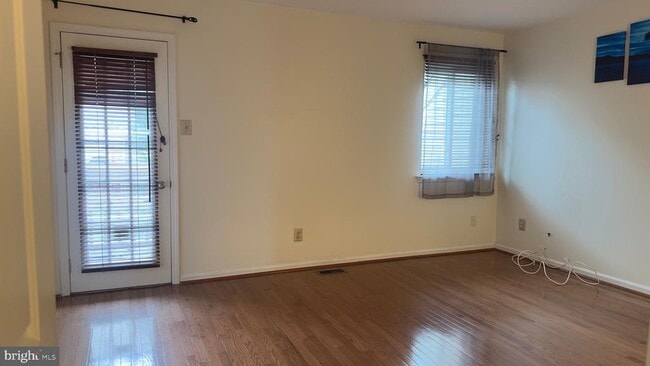 Building Photo - 342 Brigade Ct