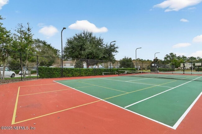 Building Photo - 411 Walnut Dr