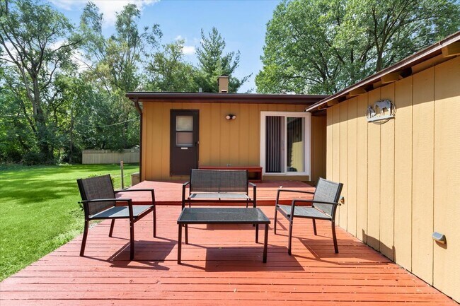 Building Photo - 33W067 Bonnie St