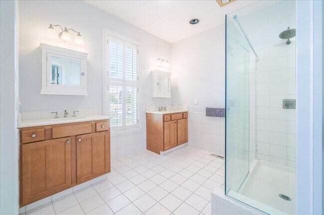 Building Photo - 4611 Trailane Dr
