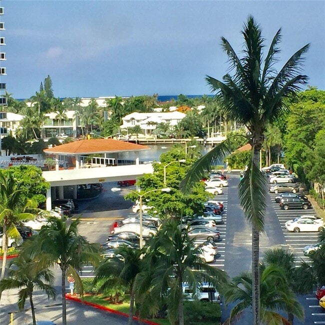 Building Photo - 3731 N Country Club Dr