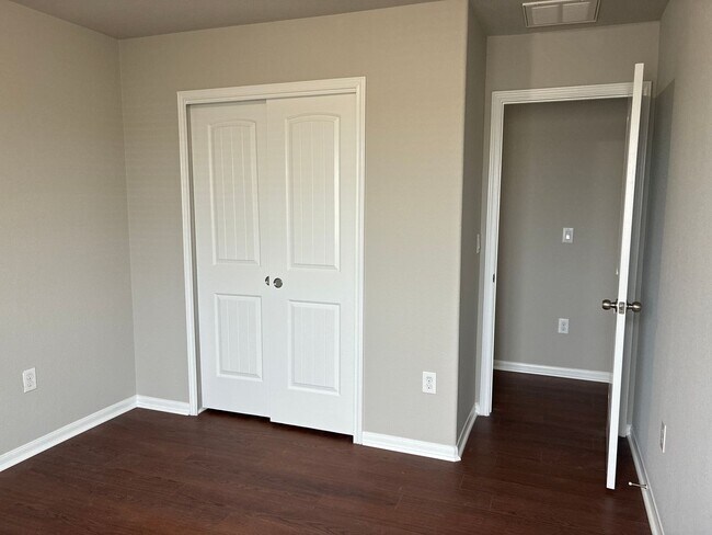 Building Photo - Beautiful 3BR 2.5BA Home w/ Community Pools and Trails • Granite Counters • Detached 2-Car in  Tu...