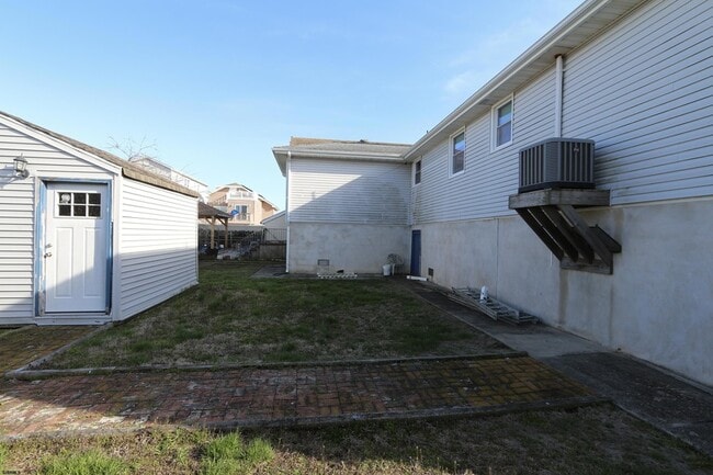 Building Photo - 361 N Richmond Ave