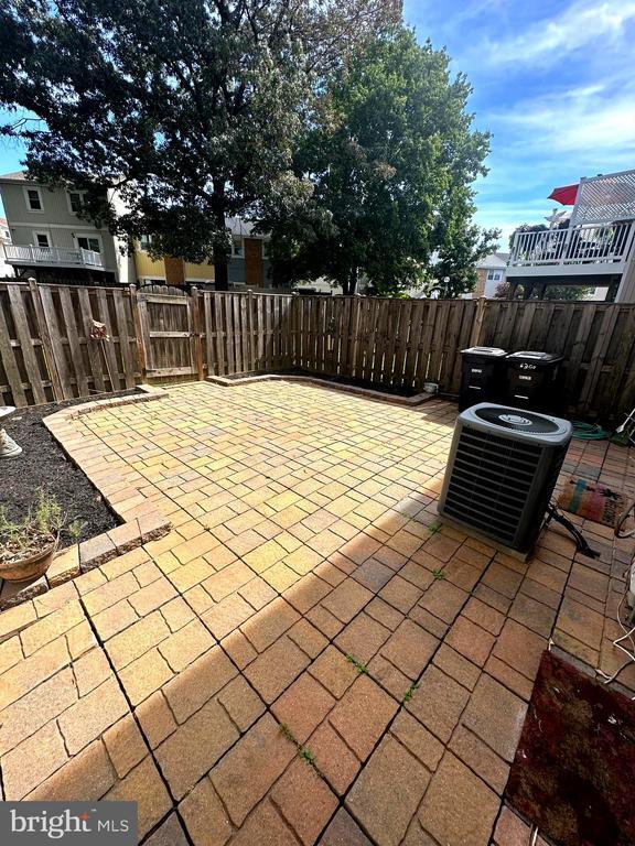 Building Photo - 6300 Bentham Ct