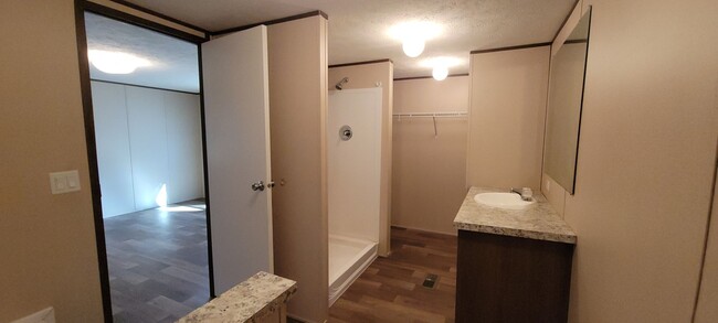 Building Photo - Very nice 3 bedroom/2 bath mobile home in ...