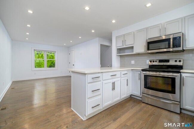 Building Photo - 34 Pine Hill Ave