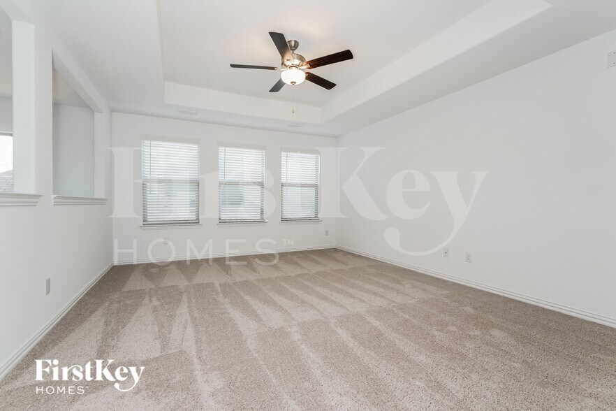 Building Photo - 2528 Northcote Dr