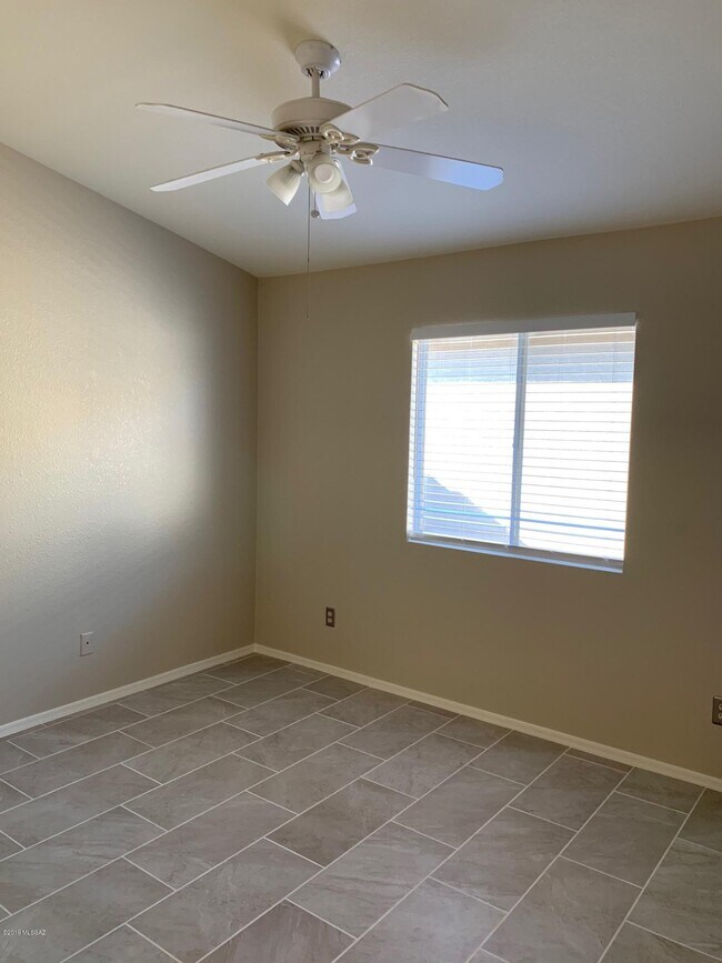 Building Photo - 8824 S Desert Rainbow Dr