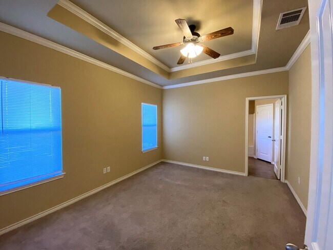 Building Photo - 684 Paso Fino St