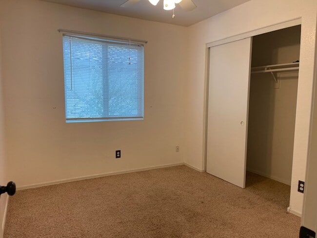 Building Photo - Small home with all appliances!